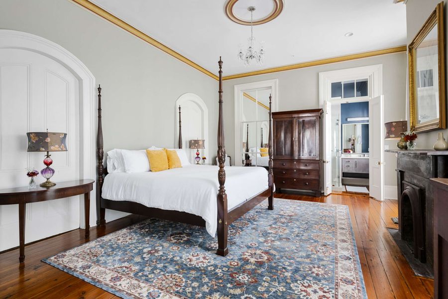 Bedroom 1: King Bed 