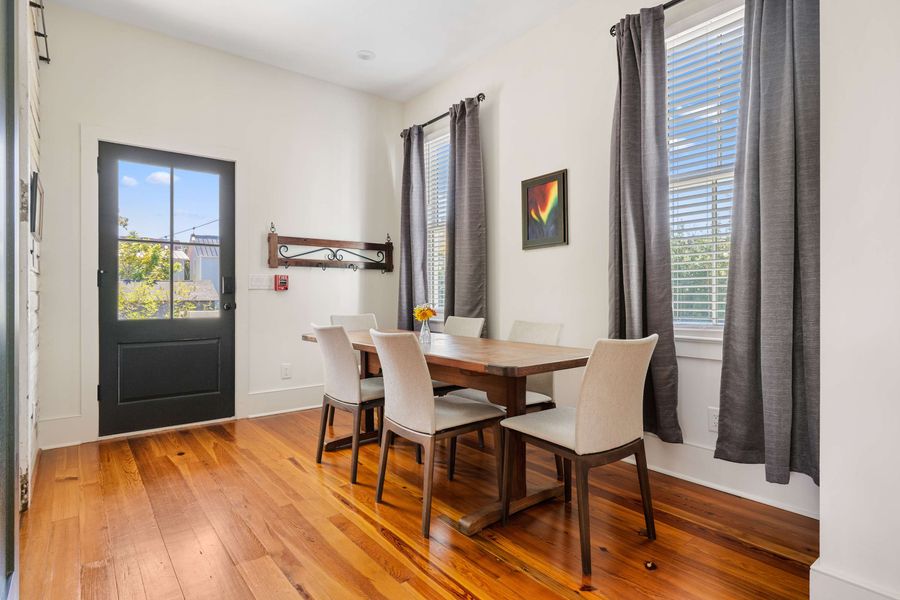 Dining area with seating for 6