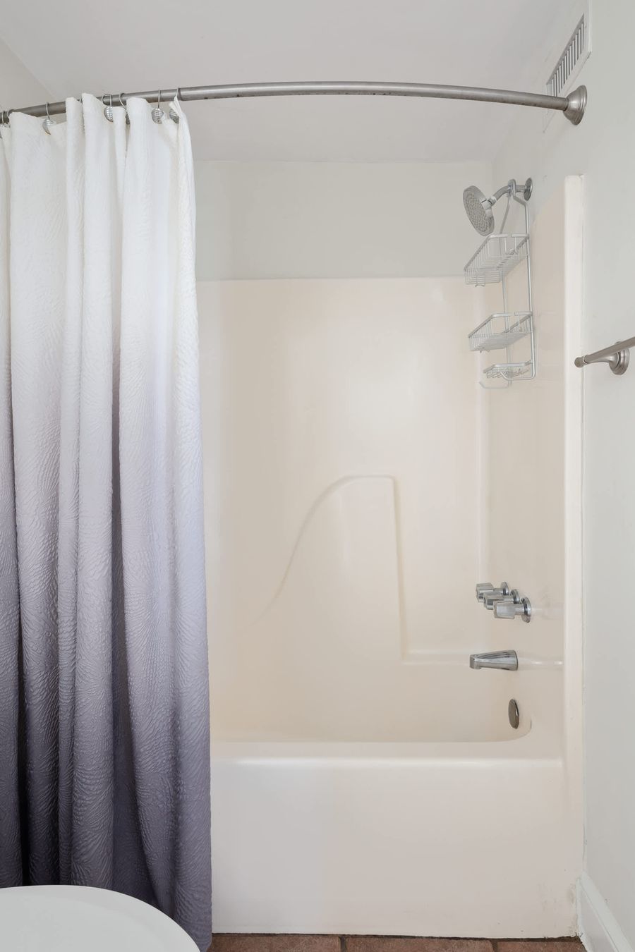 Bathroom: Walk-in Shower 