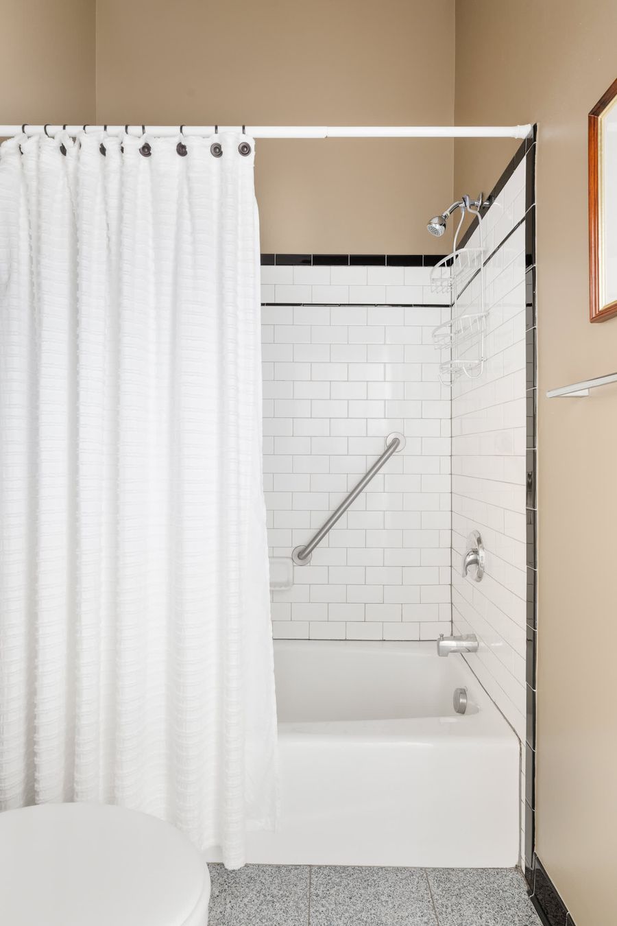 Bathroom: Walk-in Shower