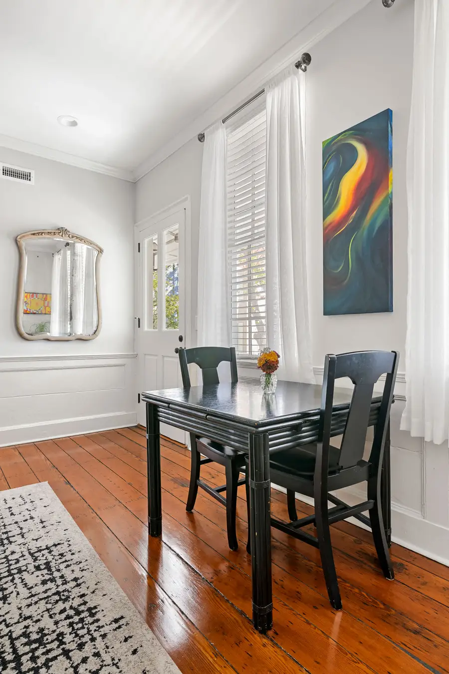 Seating for dining 