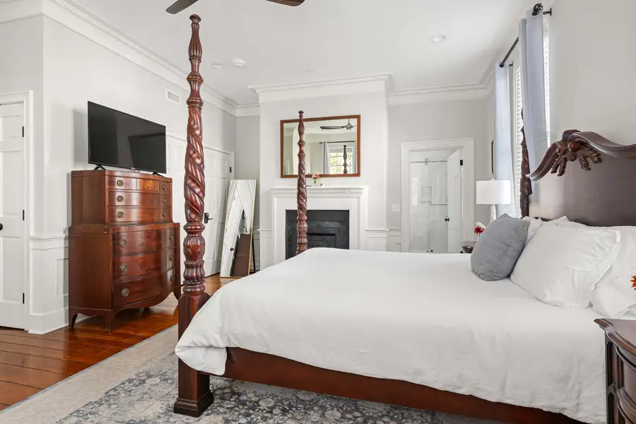 Bedroom: King Bed