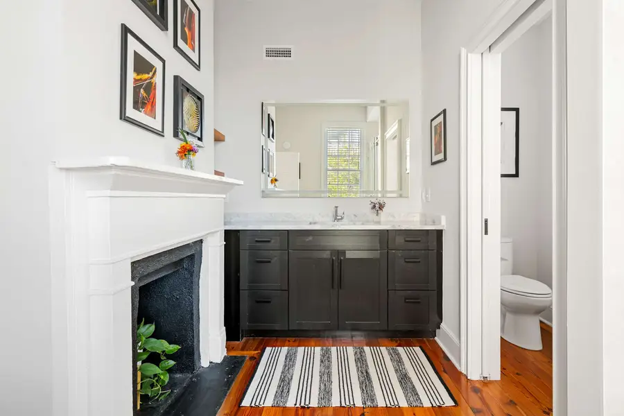 Bathroom: Walk-in Shower 