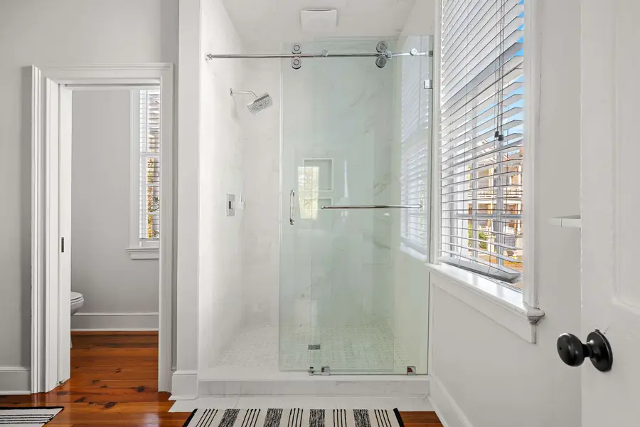 Bathroom: Walk-in Shower 