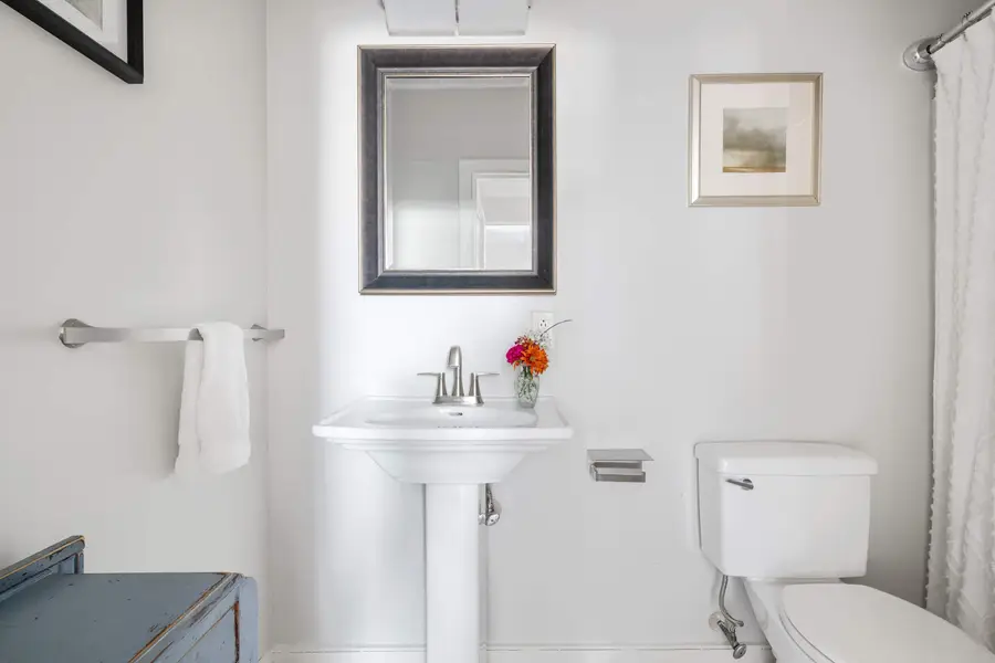 Bathroom: Walk-in Shower