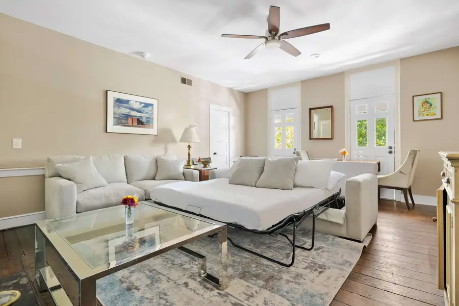 Spacious living room with a pull out sofa 