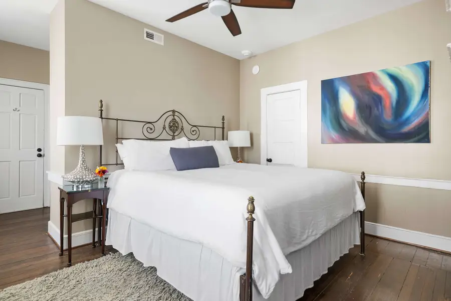 Bedroom 1: King Bed