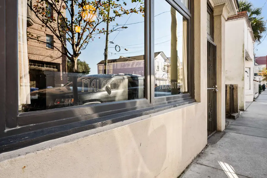 Malagón is a cozy restaurant in the neighborhood dishing up Spanish cuisine including a popular lamb, plus wine and beer.