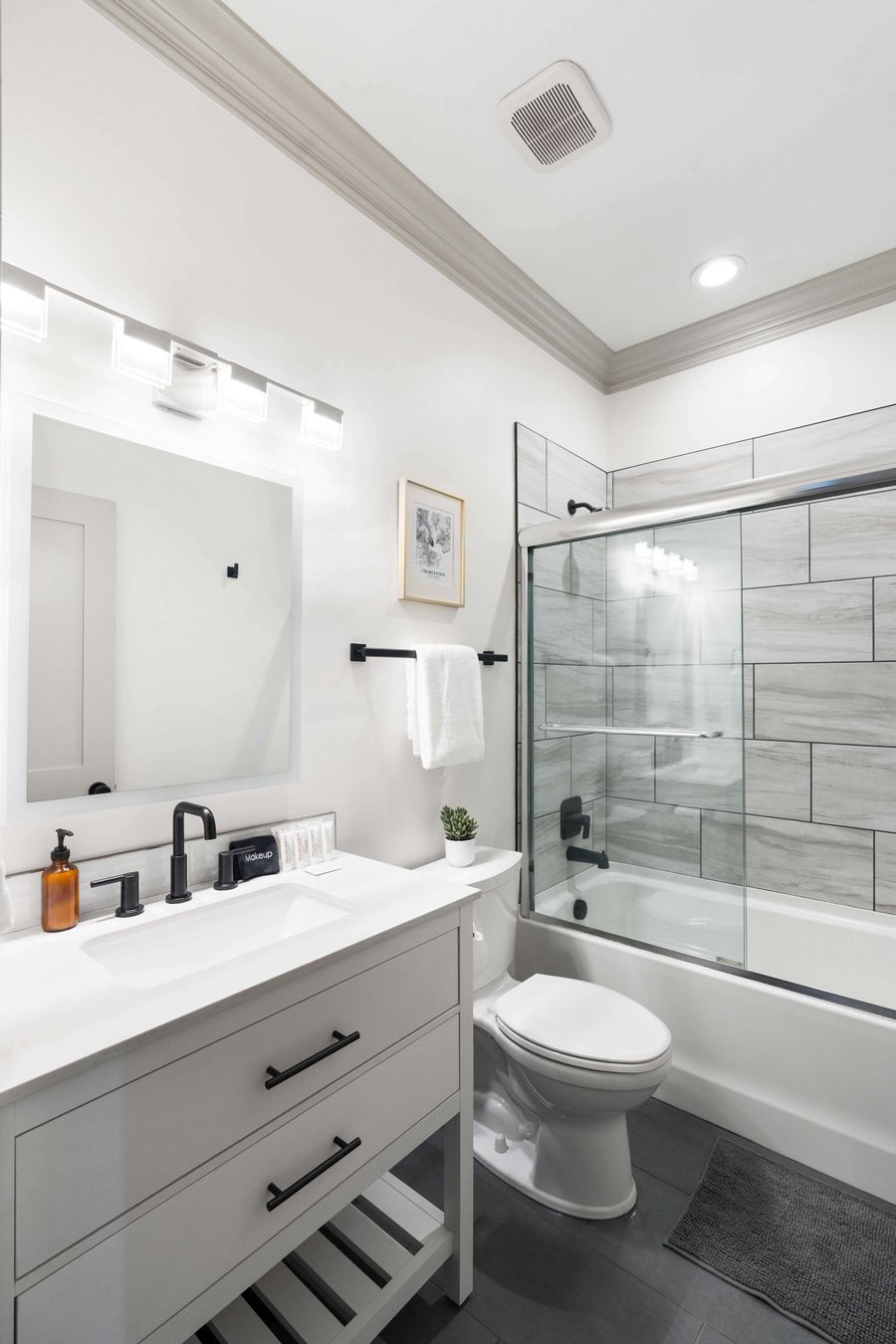 Bathroom 1: Shower/Tub