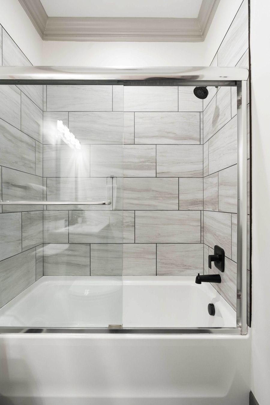 Bathroom 2: Shower/Tub