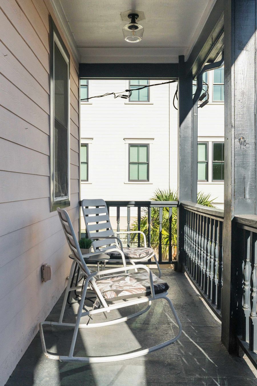 Veranda with seating for your group!