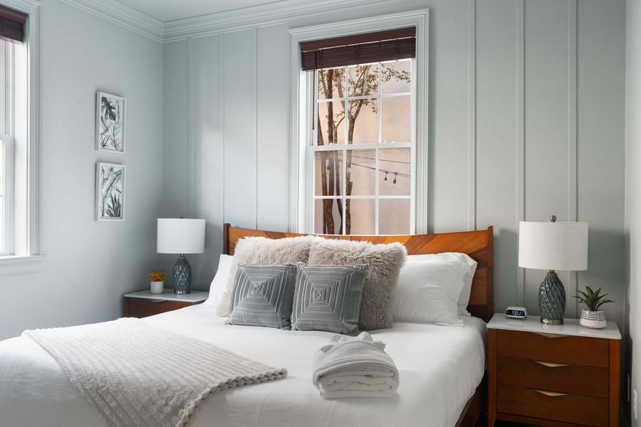Bedroom 2: King Bed