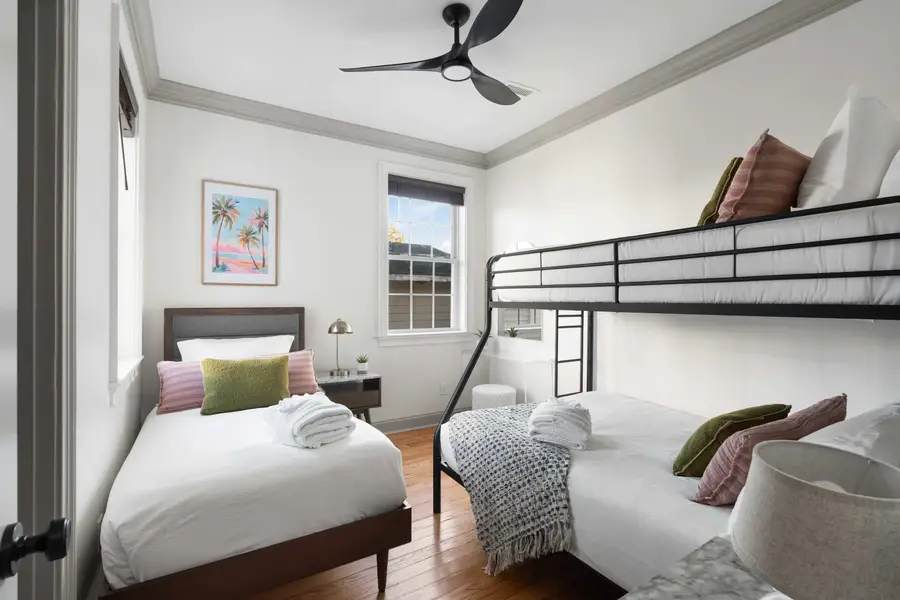 Bedroom 3: Twin Bed + Twin Bed + Full Bed (Bunk)