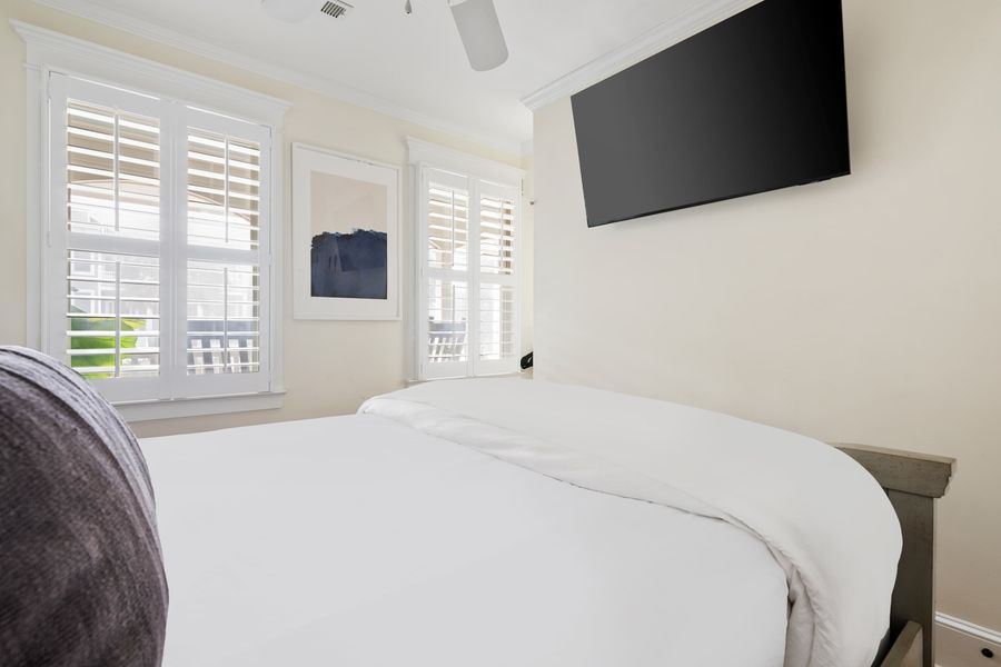 Bedroom 2: Queen Bed + TV 