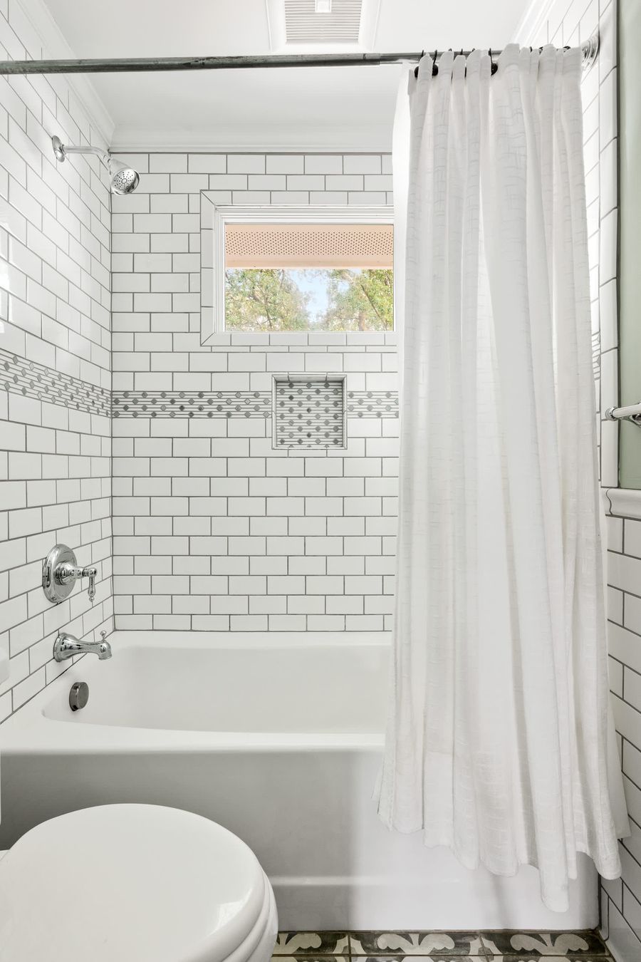 Bathroom 2: Shower/Tub 