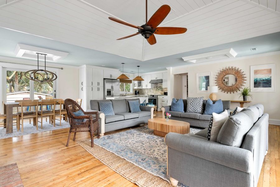 Spacious living room with plenty of seating for your group 