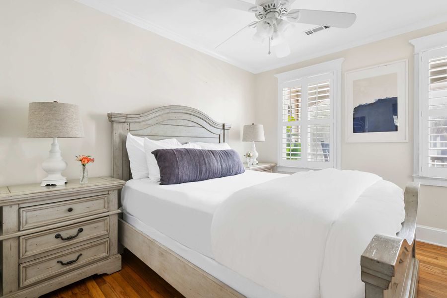 Bedroom 2: Queen Bed + TV 