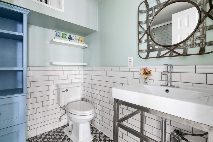 Bathroom 3: Walk-in Shower 
