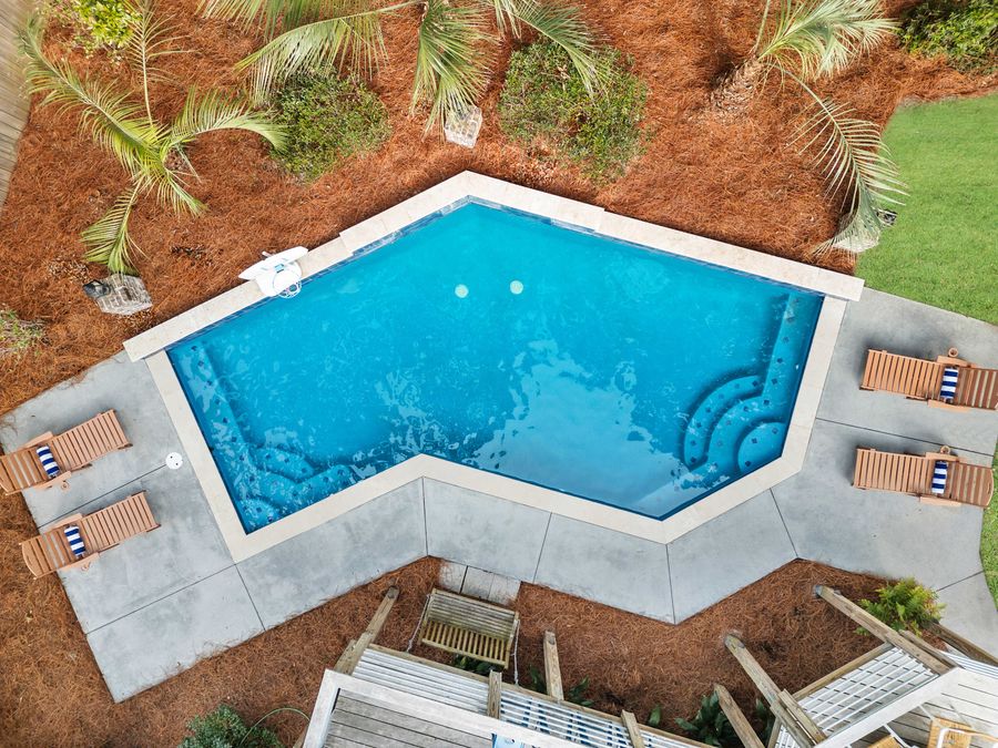 Aerial view of the pool 