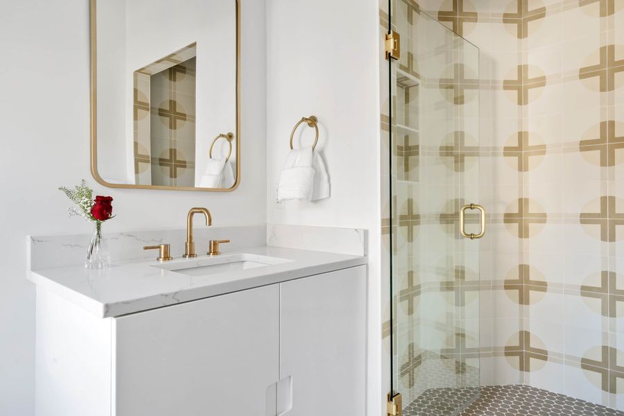 Bathroom 3: Walk-in Shower 