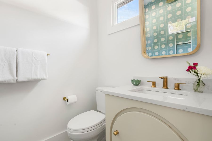 Bathroom 4: Walk-in Shower 