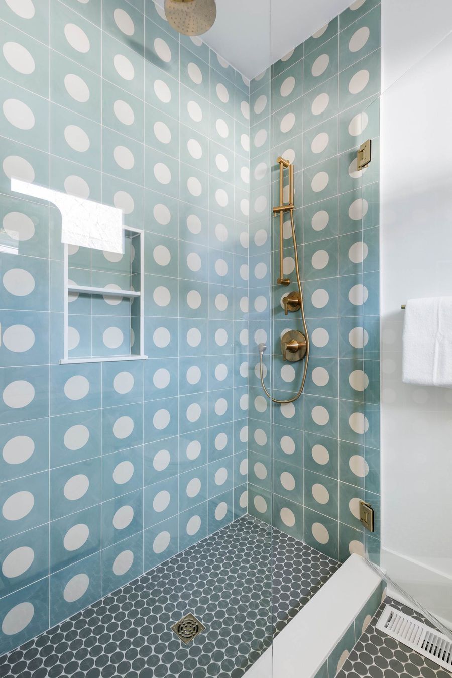 Bathroom 4: Walk-in Shower 