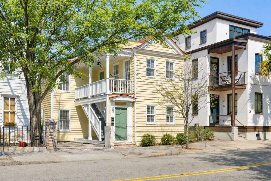 Welcome to your downtown Charleston rental! 
"6 Bedrooms! One Block to King Street :)"