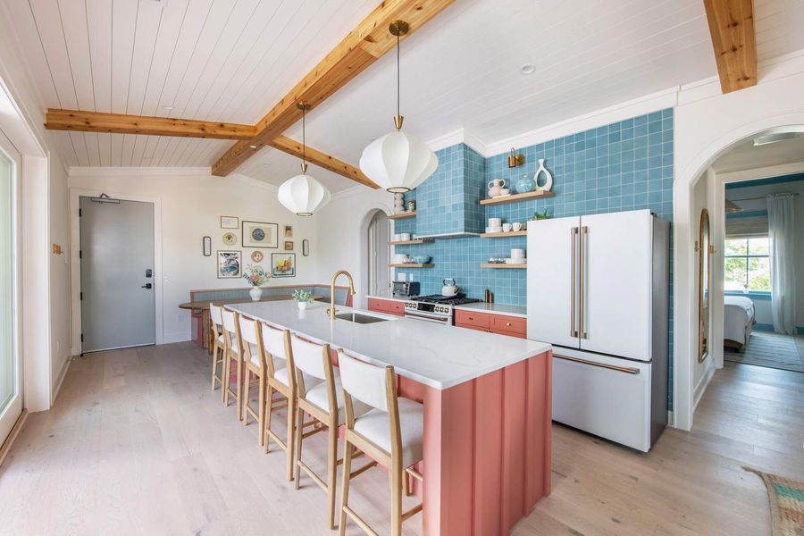 Easy to cook, easy to enjoy. Fully stocked chef's kitchen at your fingertips! The perfect space to entertain.