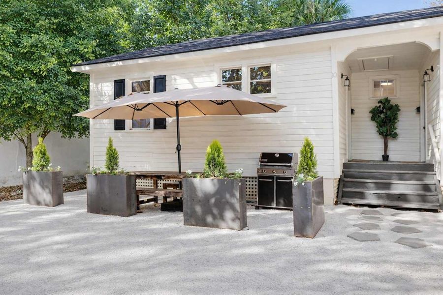 Enjoy meals al-fresco.