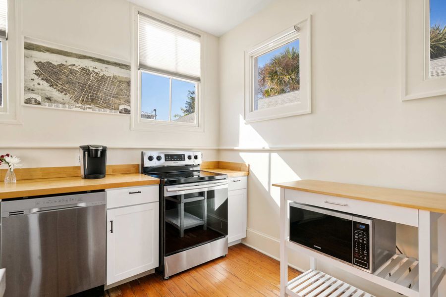 Fully equipped kitchen with dining seating 
