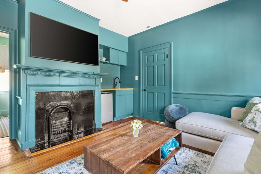 Spacious living room for your group 