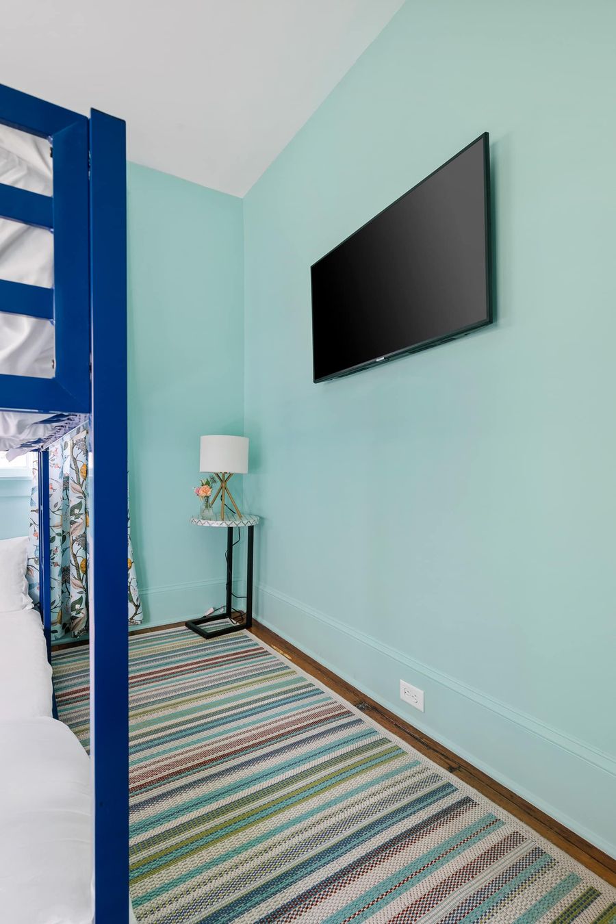 Bedroom 4: Full Bed + Full Bed + TV 