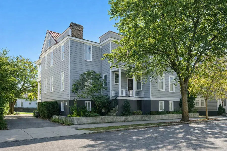 Exterior of the rental, we are looking forward to hosting you soon! 