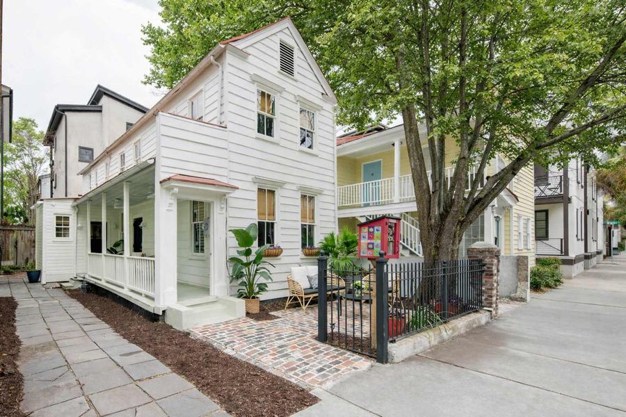 Welcome to your Downtown Charleston rental! Explore all things downtown by foot!