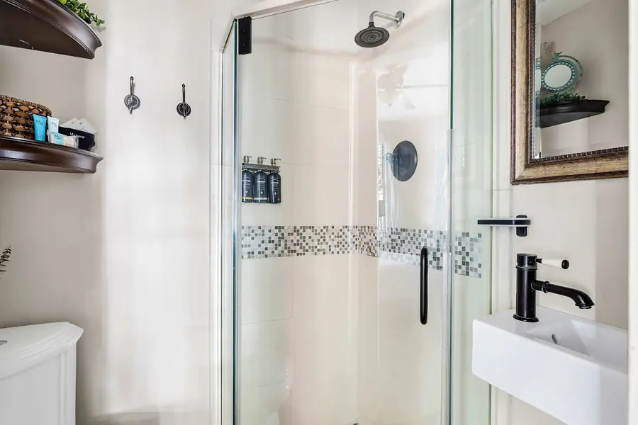 Bathroom 3: Walk-in Shower 