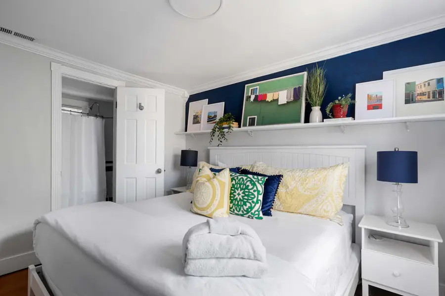 Bedroom 1: King Bed + En-suite 