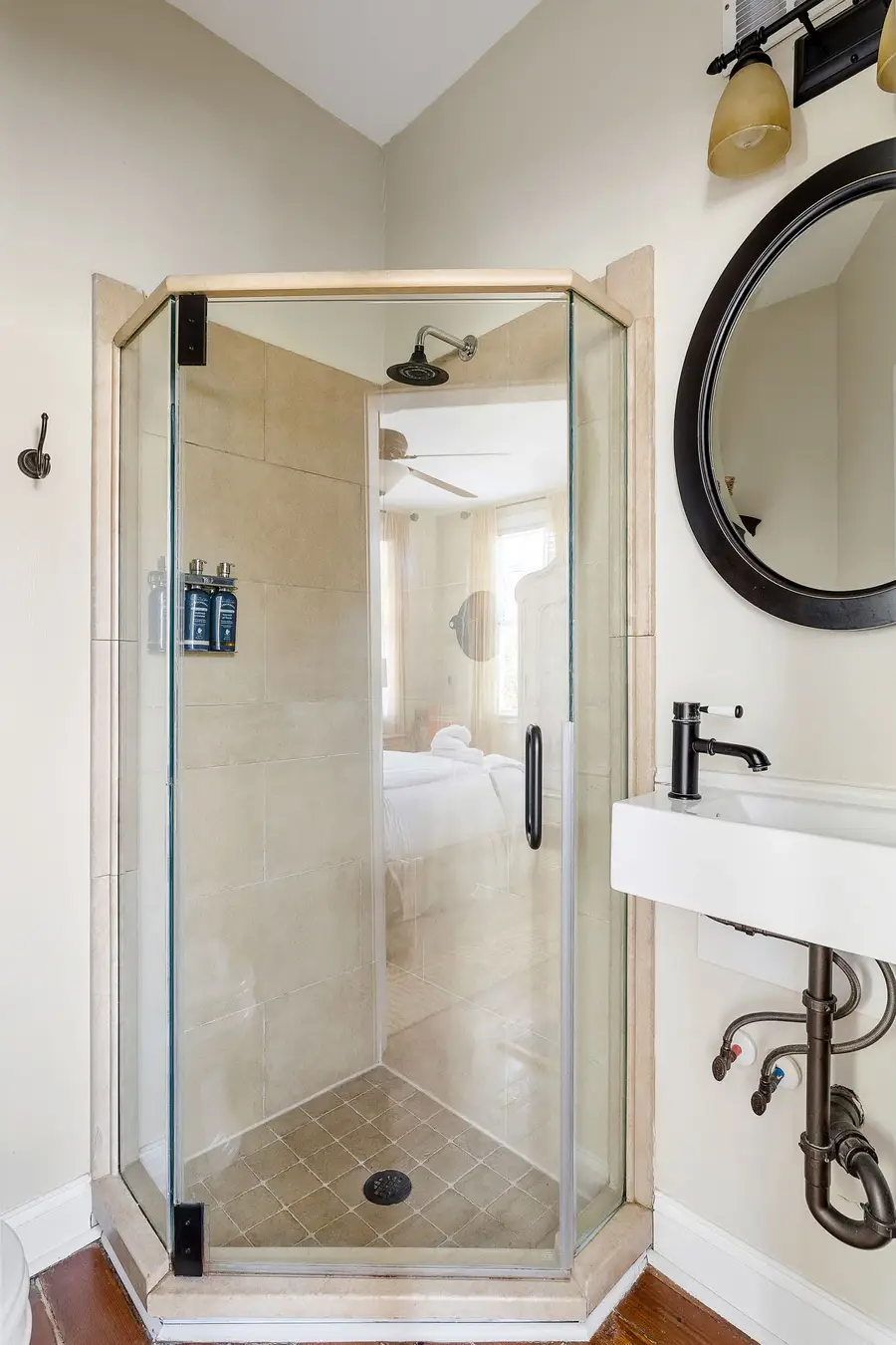 Bathroom 4: Walk-in Shower 