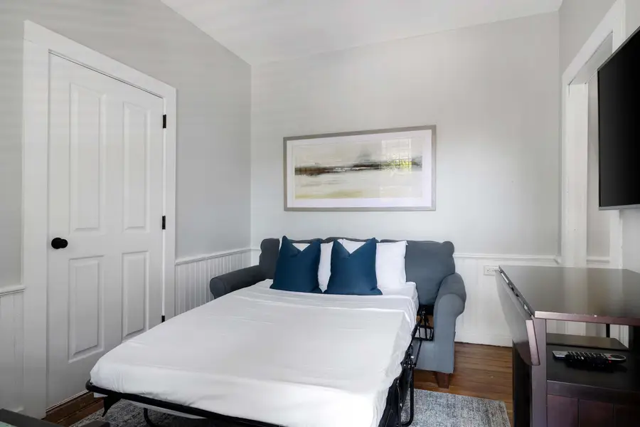 Living space with the a full size pullout 