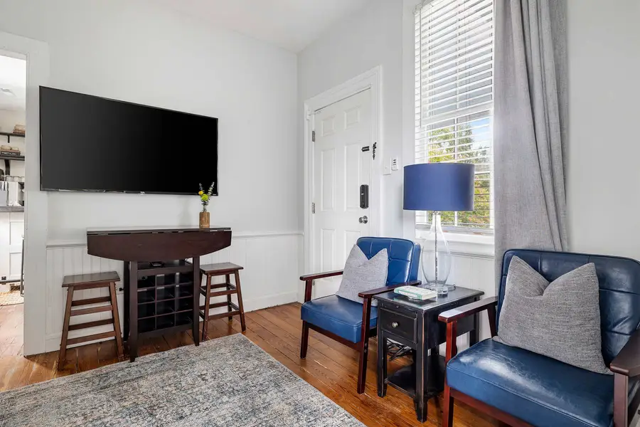 Living space with the a full size pullout 