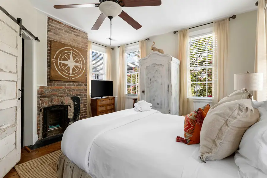 Bedroom 3: Queen Bed + En-suite + TV 