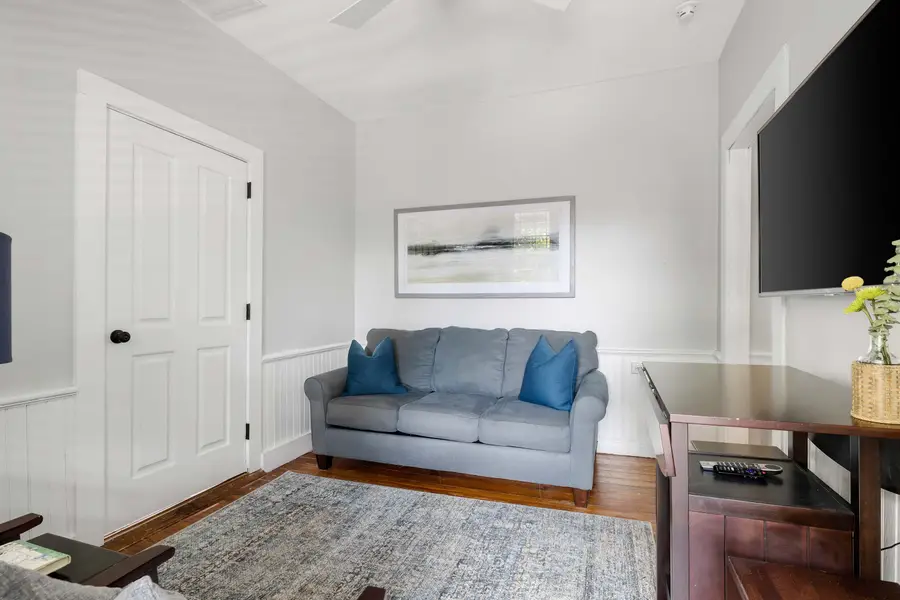 Living space with the a full size pullout 
