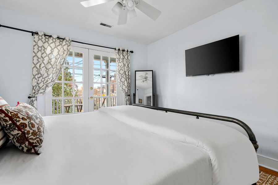 Bedroom 2: King Bed + TV 