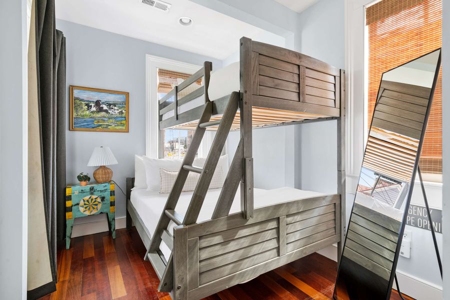 Bedroom 4: Full Bed + Twin Bed 