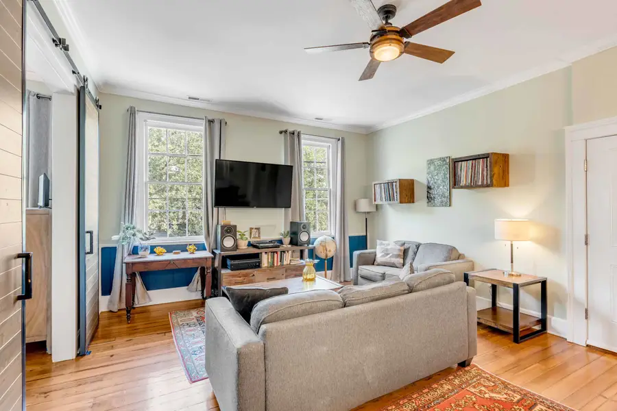 
Spacious living room with seating for your entire group
