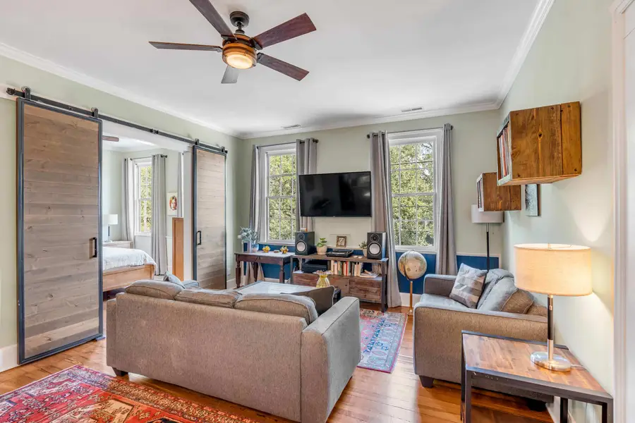 
Spacious living room with seating for your entire group