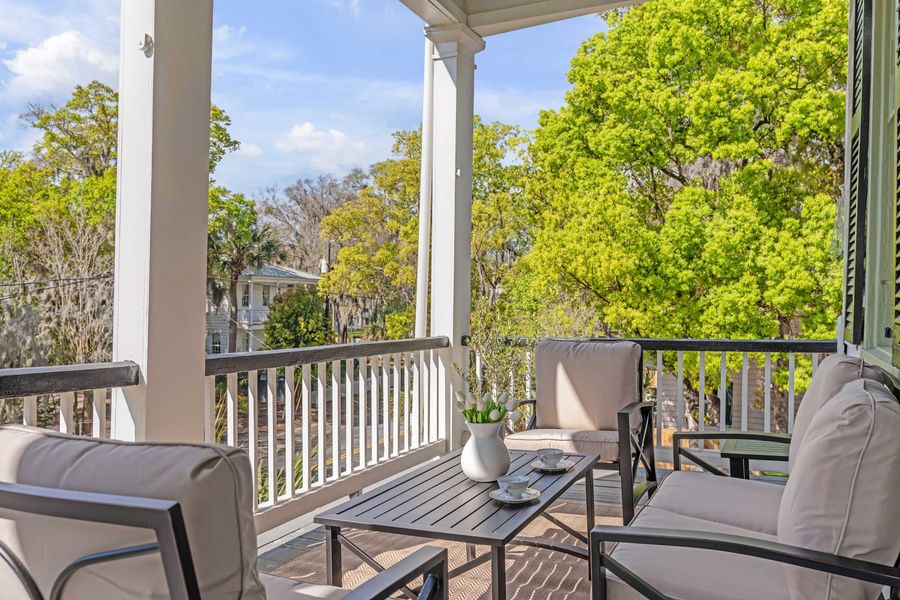 Balcony with seating