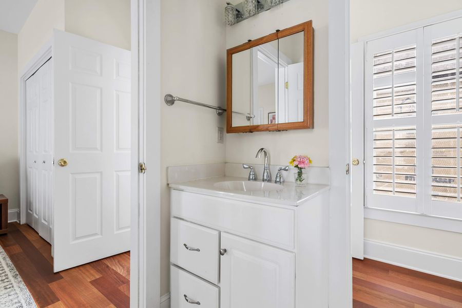 Bathroom 2: Shower/Tub 