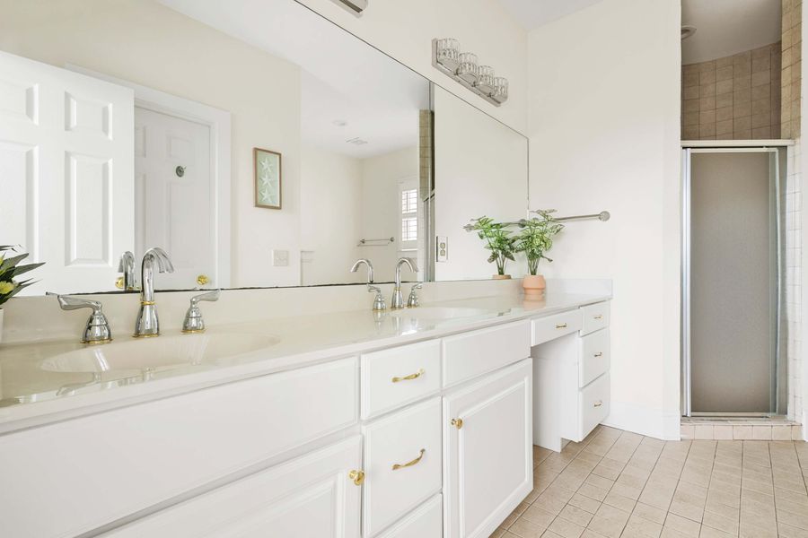 Bathroom 1: Walk-in shower + Soaking Tub + Double Vanity Sink 
