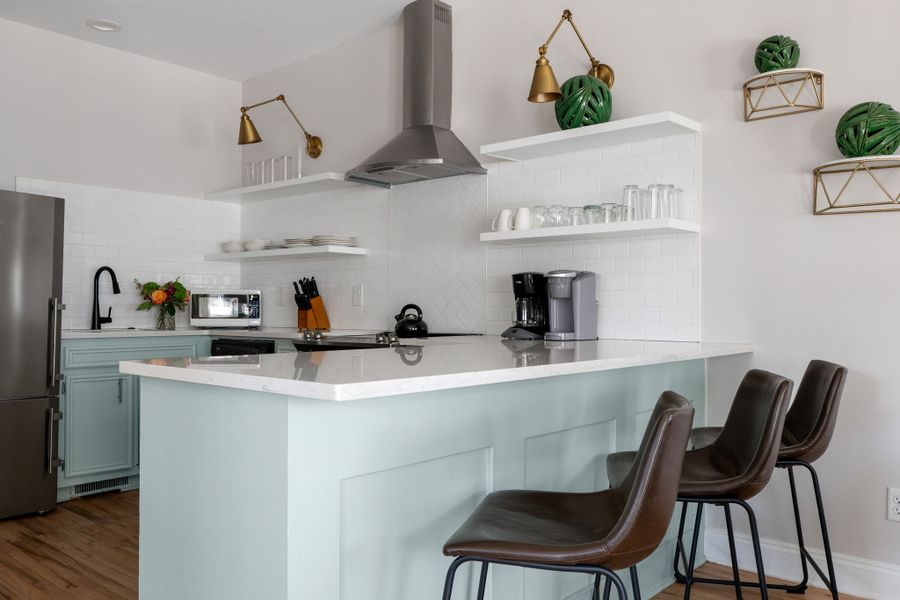 Fully equipped kitchen with bar seating