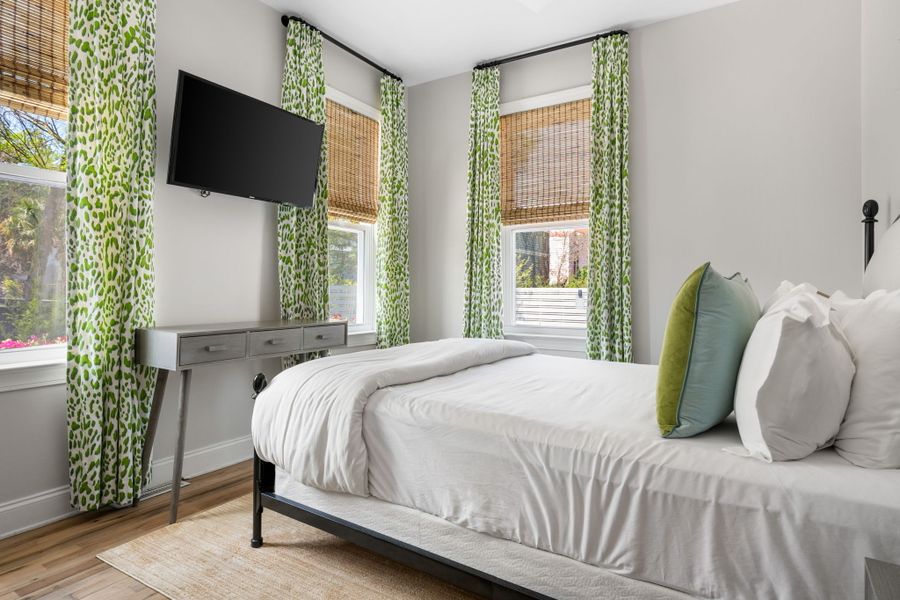 Bedroom 2: Queen Bed + TV